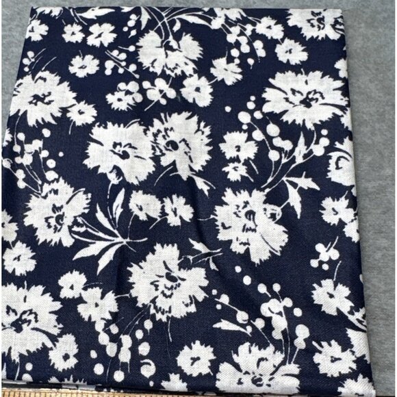 Navy & White Floral Cotton Fabric 18x22" Quilting Sewing Craft Material Fat Quar - Picture 1 of 4
